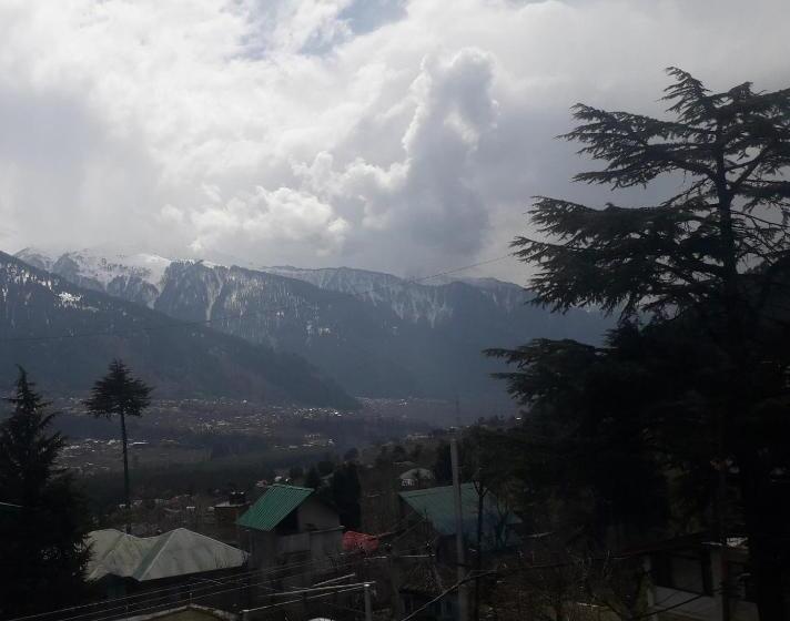 فندق Moon Blaze   Next To Hadimba Temple Near Mall Road Bonfire ! Open Terrace ! Personal Parking