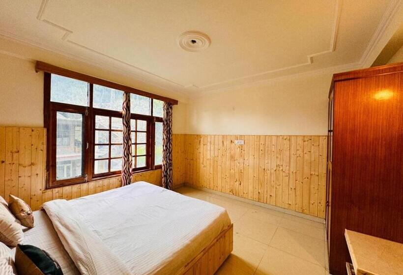 فندق Moon Blaze   Next To Hadimba Temple Near Mall Road Bonfire ! Open Terrace ! Personal Parking