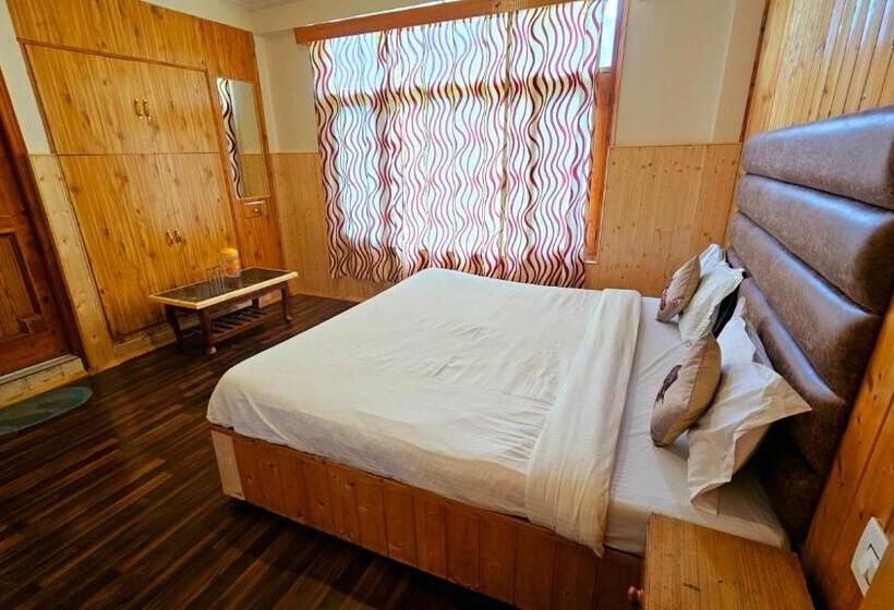 فندق Moon Blaze   Next To Hadimba Temple Near Mall Road Bonfire ! Open Terrace ! Personal Parking