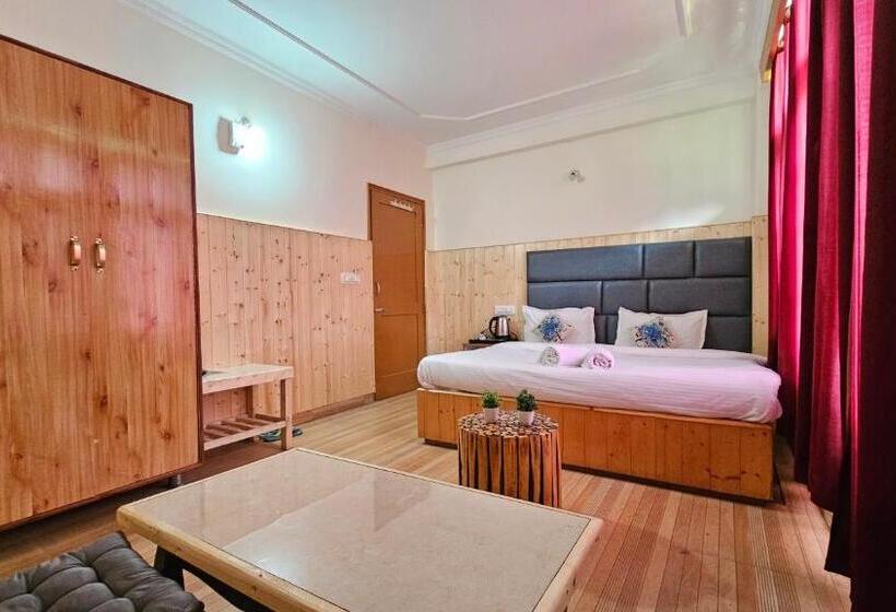 فندق Moon Blaze   Next To Hadimba Temple Near Mall Road Bonfire ! Open Terrace ! Personal Parking