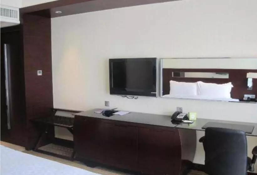 Hotelli Ramada Plaza By Wyndham Lianyungang