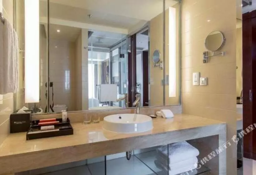 Hotelli Ramada Plaza By Wyndham Lianyungang