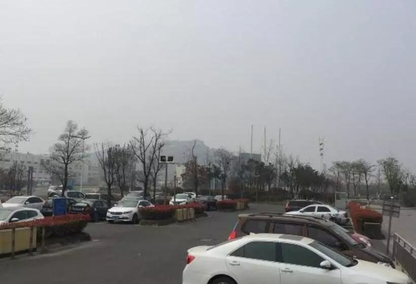 Hotelli Ramada Plaza By Wyndham Lianyungang