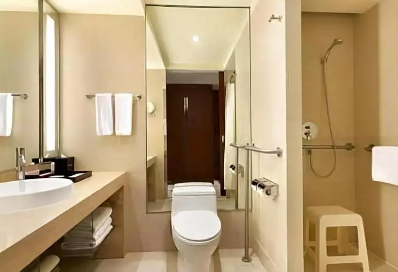 Hotelli Ramada Plaza By Wyndham Lianyungang