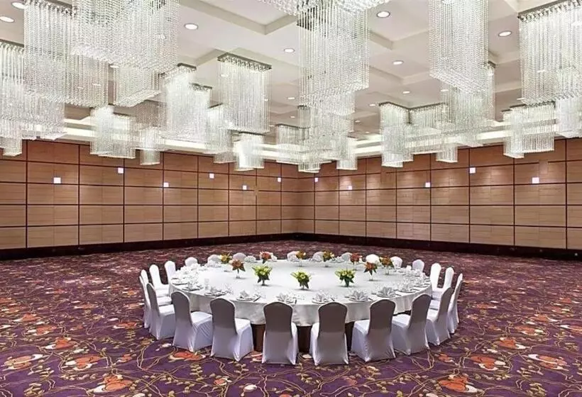 Hotelli Ramada Plaza By Wyndham Lianyungang