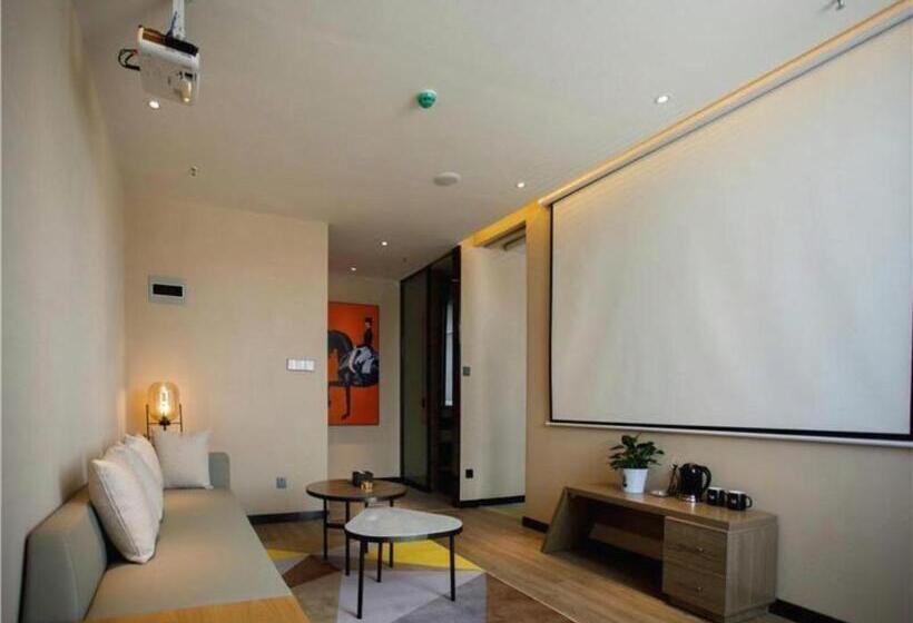 Iu Hotels· Xincheng Haibing University Store