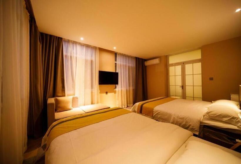 Iu Hotels· Xincheng Haibing University Store