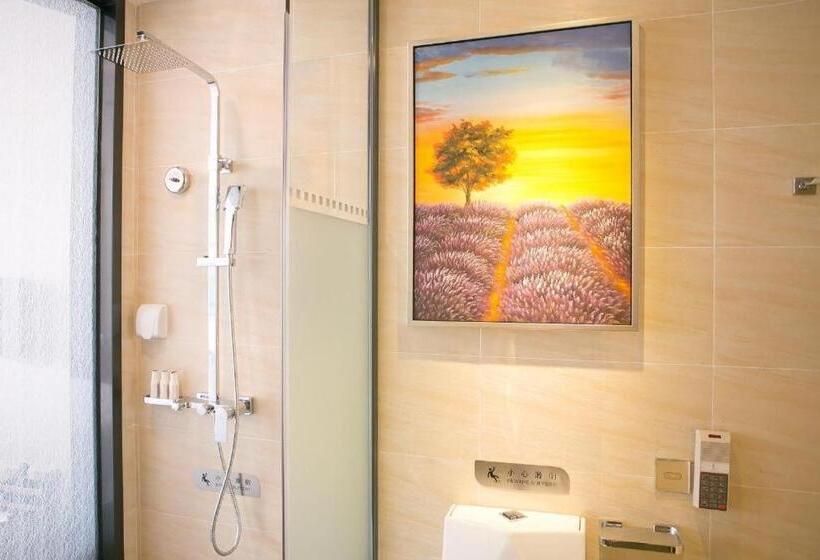 Lavande Hotels Shenzhen Longgang Dayun Center Jixiang Metro Station