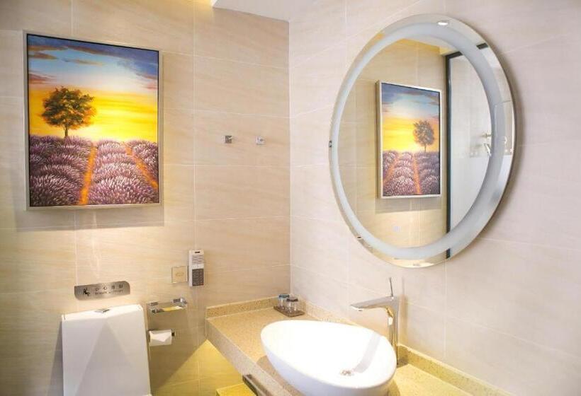 Lavande Hotels Shenzhen Longgang Dayun Center Jixiang Metro Station