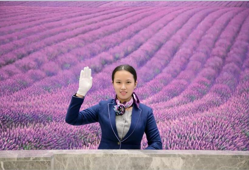 Lavande Hotels Shenzhen Longgang Dayun Center Jixiang Metro Station