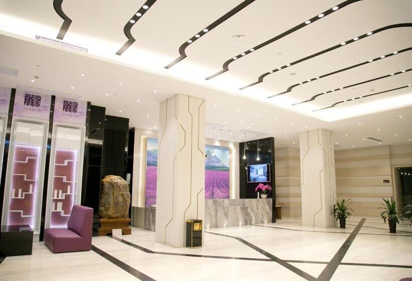 Lavande Hotels Shenzhen Longgang Dayun Center Jixiang Metro Station