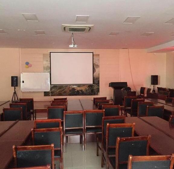 Pai Hotel Zaozhuang Central Plaza