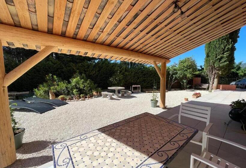 مبيت وإفطار Casa De Lyu