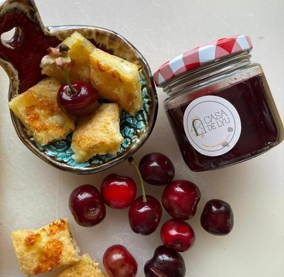 مبيت وإفطار Casa De Lyu