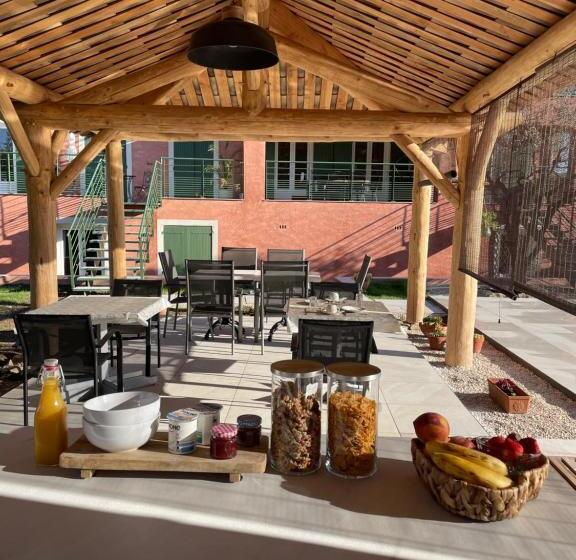 مبيت وإفطار Casa De Lyu