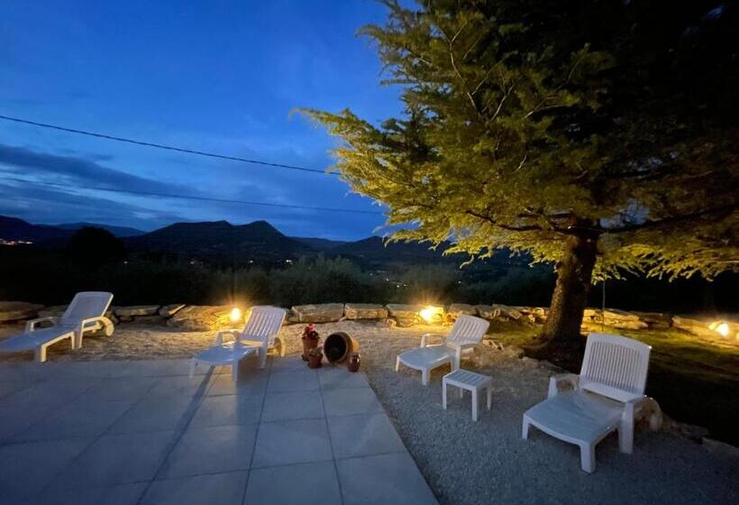 مبيت وإفطار Casa De Lyu