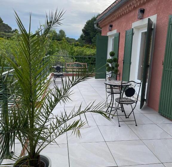 مبيت وإفطار Casa De Lyu