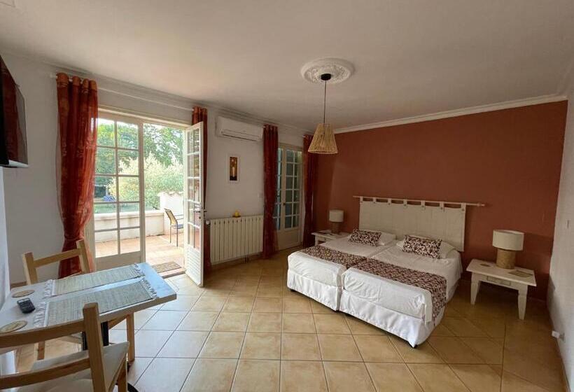 مبيت وإفطار Casa De Lyu