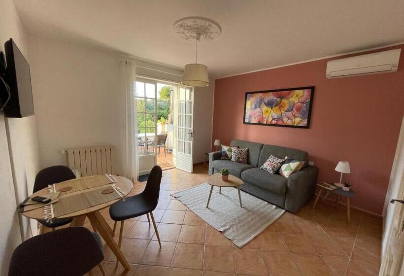 مبيت وإفطار Casa De Lyu