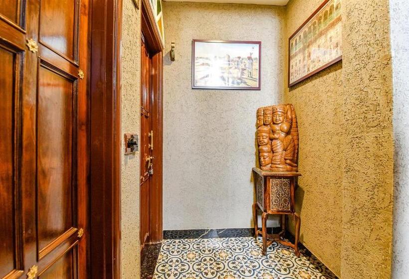 Fabhotel Ambika Chirwa House