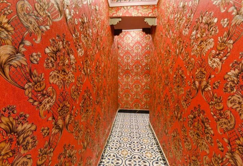 Fabhotel Ambika Chirwa House