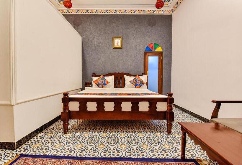 Fabhotel Ambika Chirwa House