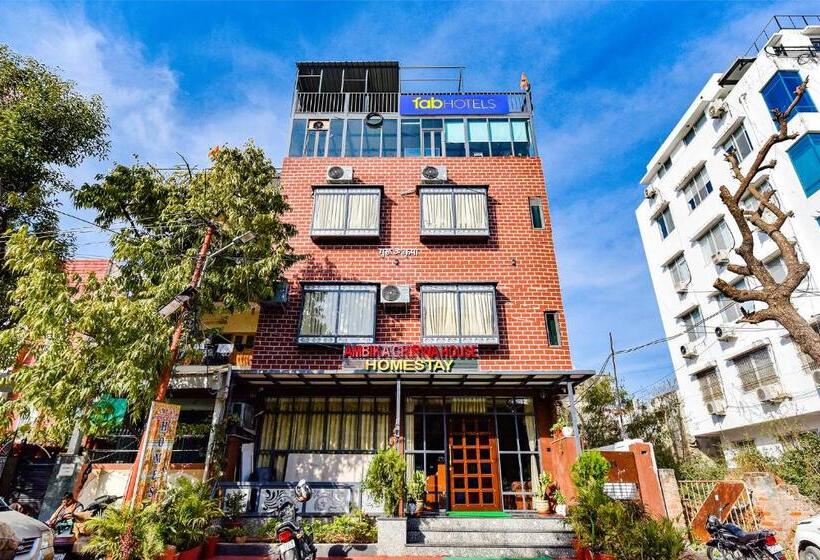 Fabhotel Ambika Chirwa House