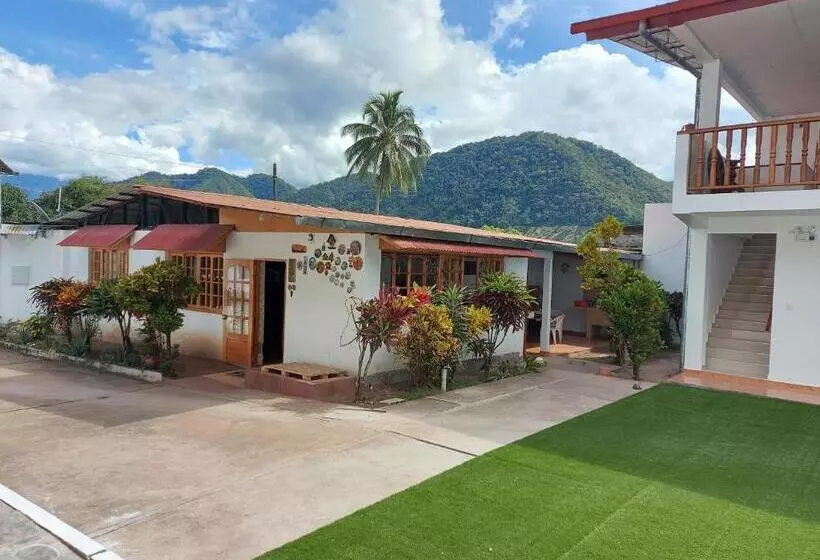 ホテル Albergue Schuler