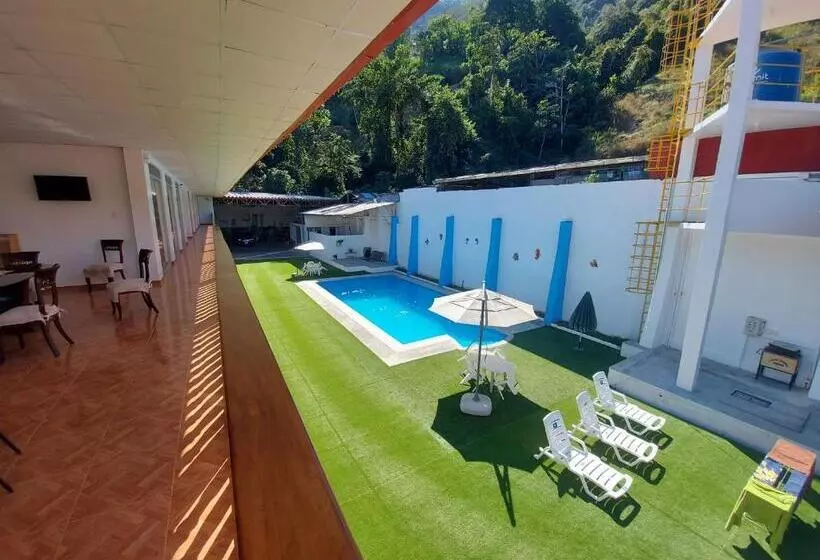 ホテル Albergue Schuler