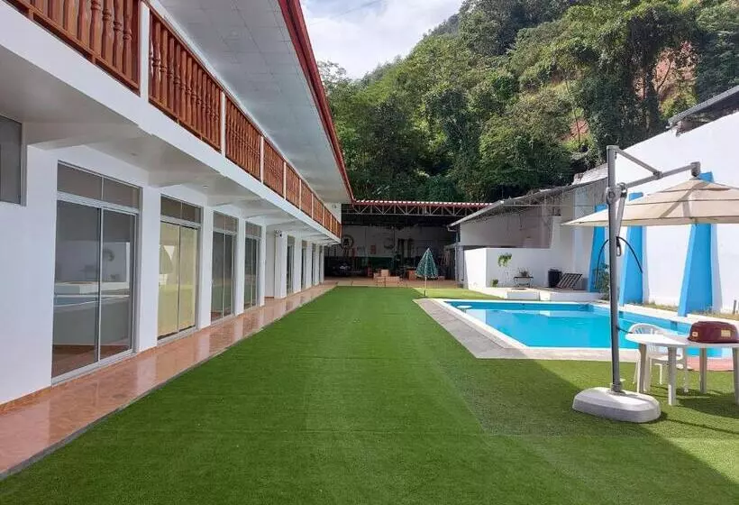 ホテル Albergue Schuler