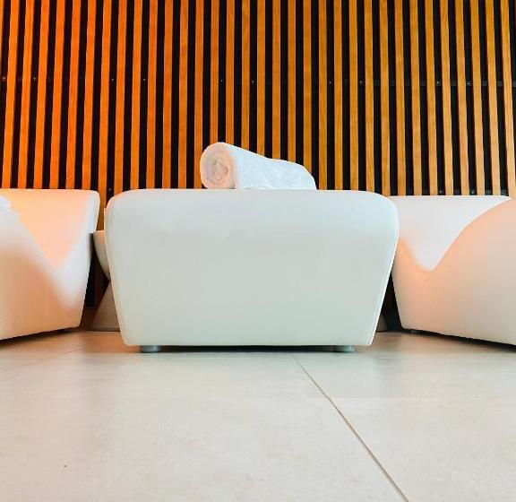 هتل Les Terrasses Du Port