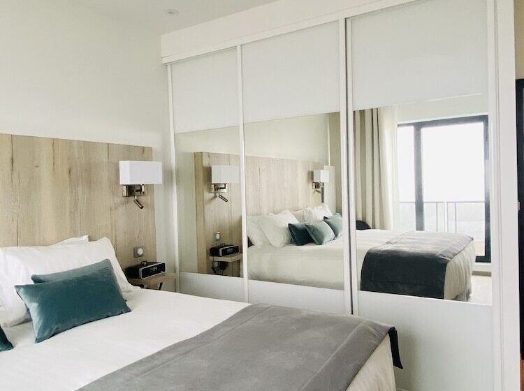 هتل Les Terrasses Du Port