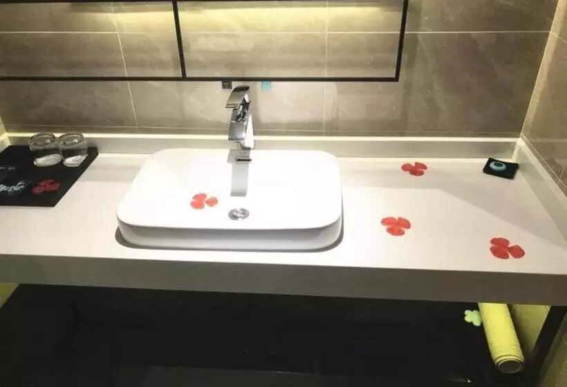 Hotelli Xana Lite Jiangmen Yingbin West