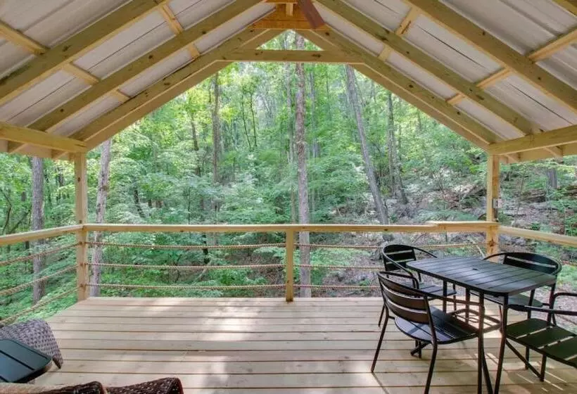 リゾートホテル The Lodge Luxury Glamping Tent Hunting Theme