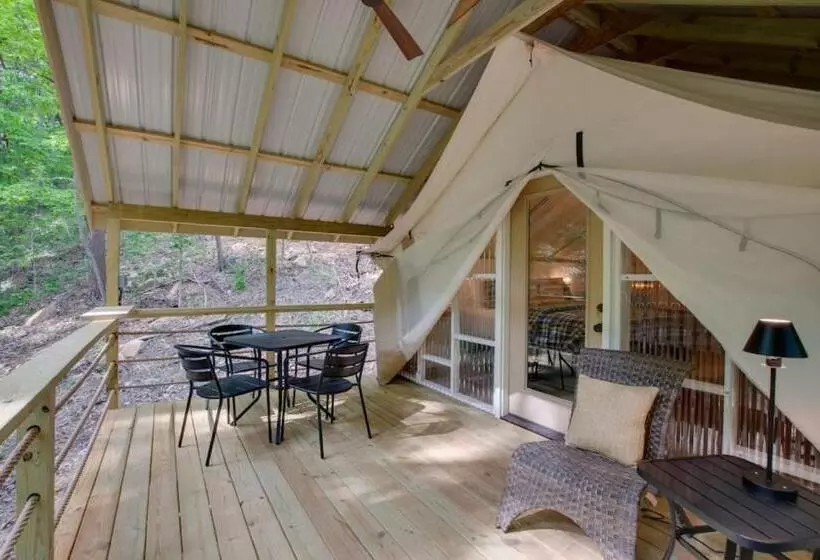 リゾートホテル The Lodge Luxury Glamping Tent Hunting Theme
