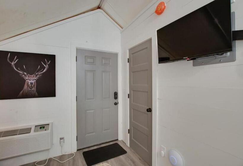 渡假胜地  The Lodge Luxury Glamping Tent Hunting Theme