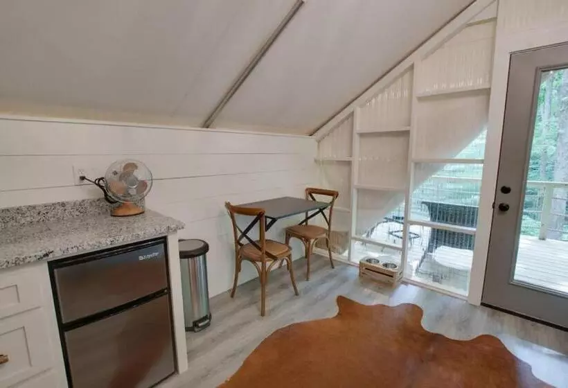 リゾートホテル The Lodge Luxury Glamping Tent Hunting Theme