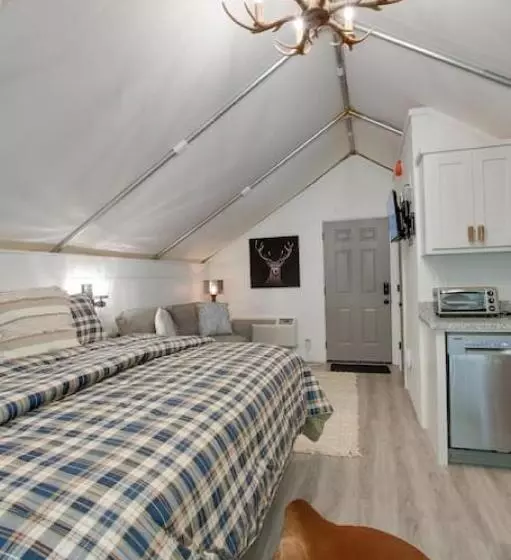 リゾートホテル The Lodge Luxury Glamping Tent Hunting Theme