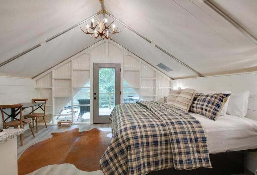 渡假胜地  The Lodge Luxury Glamping Tent Hunting Theme