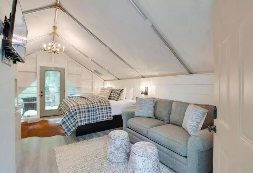 リゾートホテル The Lodge Luxury Glamping Tent Hunting Theme