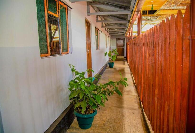 Bed & Breakfast Travellers Home