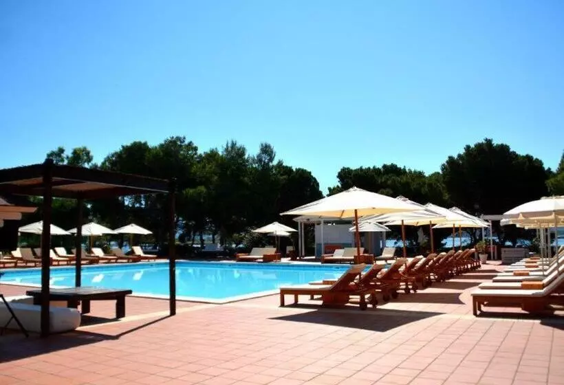 Hotelli Porto Pino Club