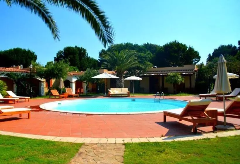 Hotelli Porto Pino Club