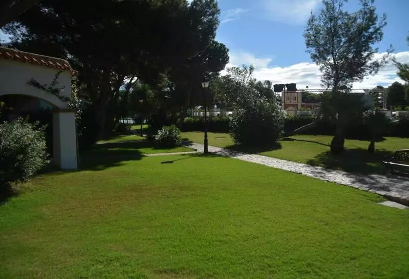 Hotelli Porto Pino Club