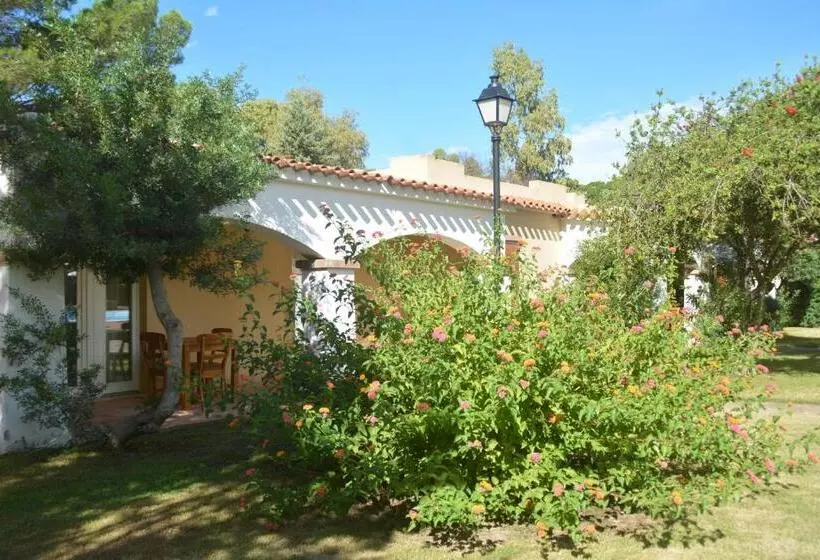 Hotelli Porto Pino Club