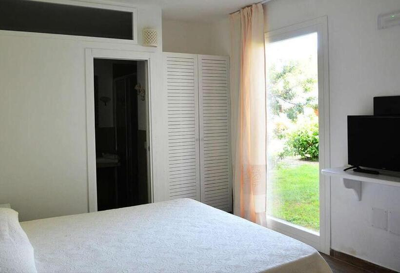 酒店 Porto Pino Club