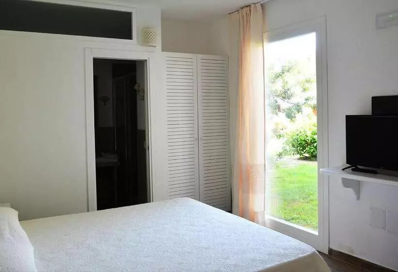 Hotelli Porto Pino Club