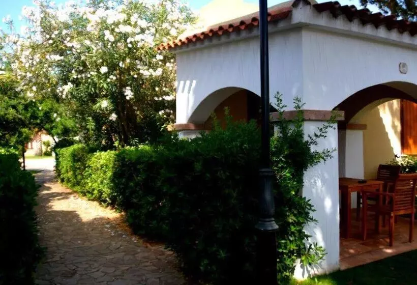 Hotelli Porto Pino Club