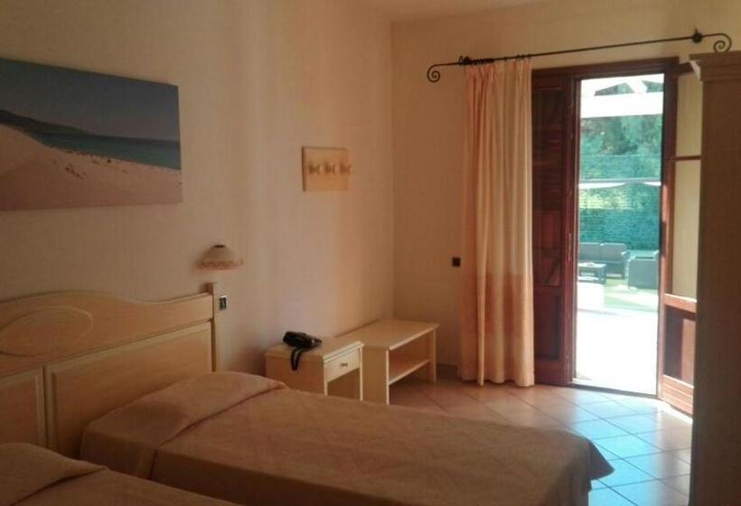 酒店 Porto Pino Club