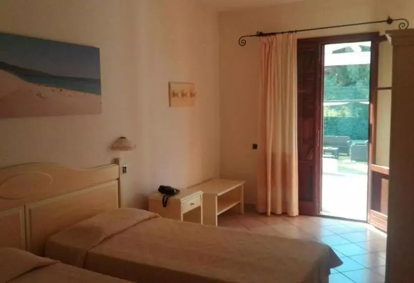 Hotelli Porto Pino Club